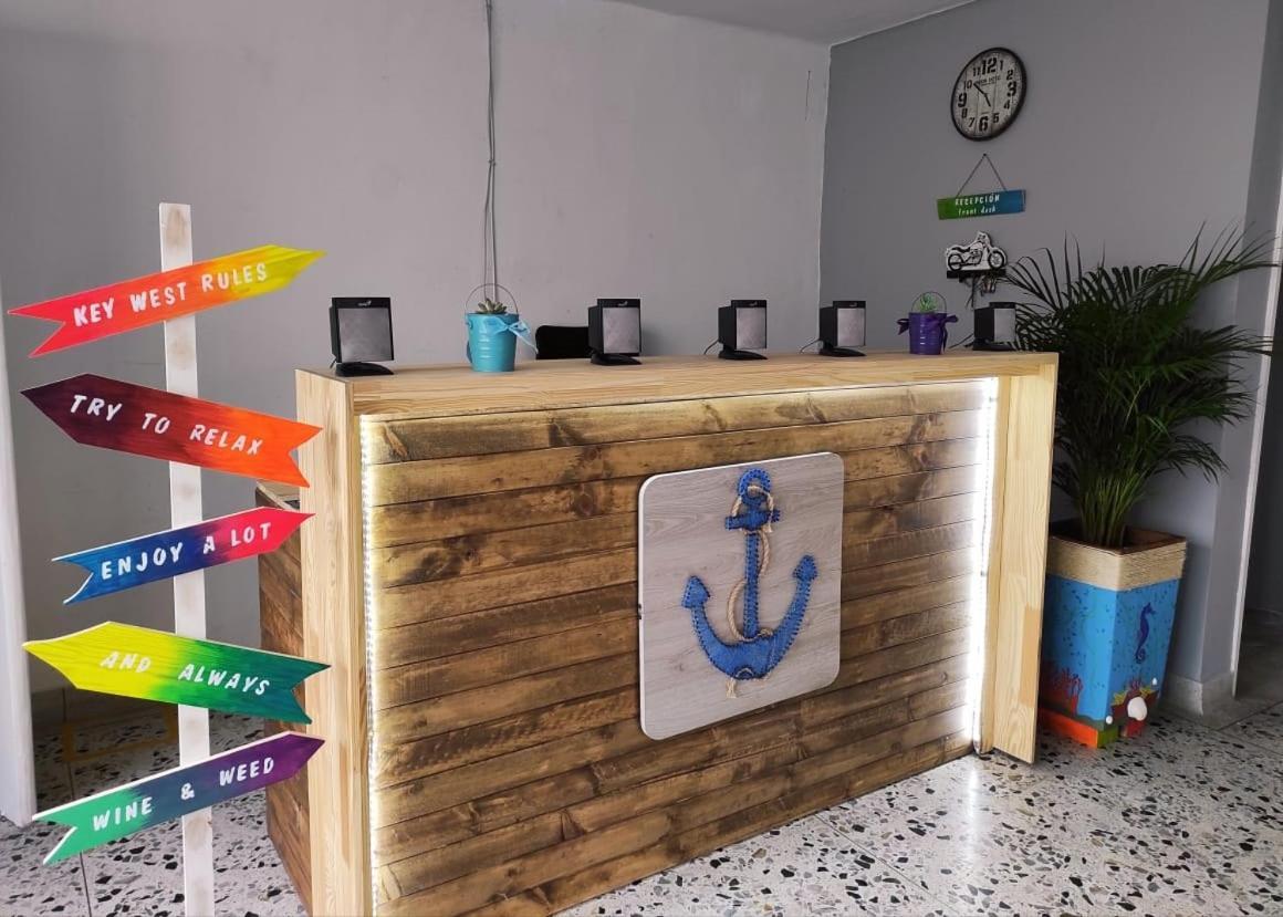 Key West Hostel Медельин Экстерьер фото