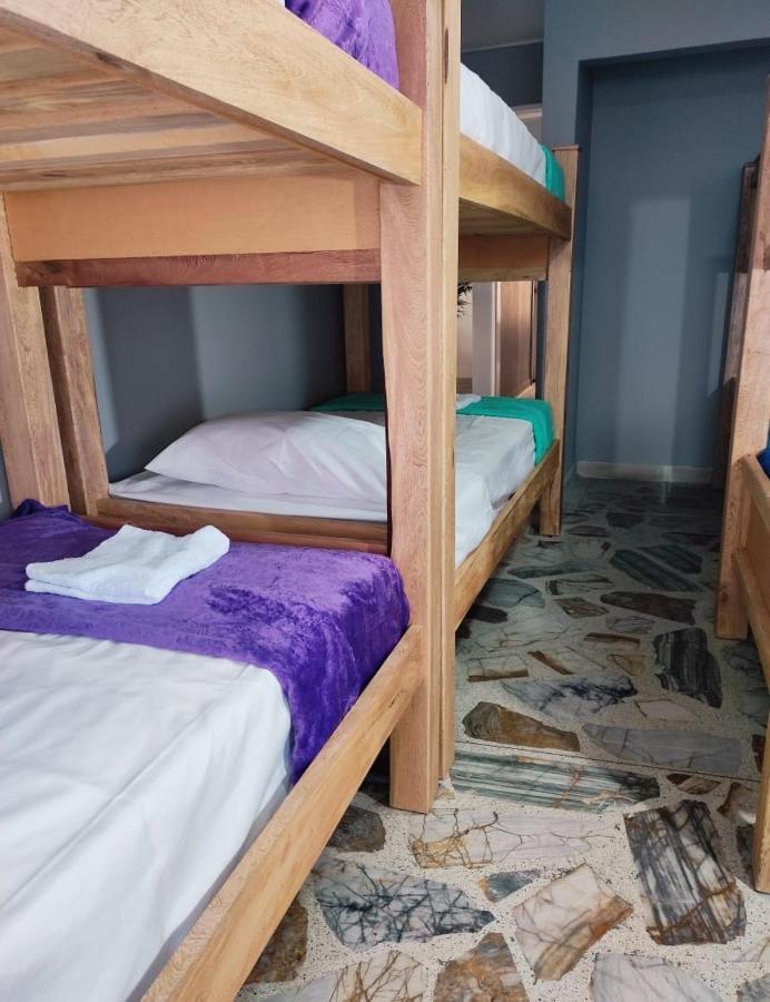 Key West Hostel Медельин Экстерьер фото