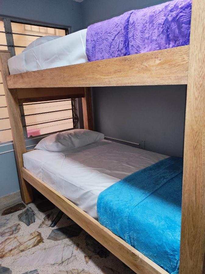 Key West Hostel Медельин Экстерьер фото