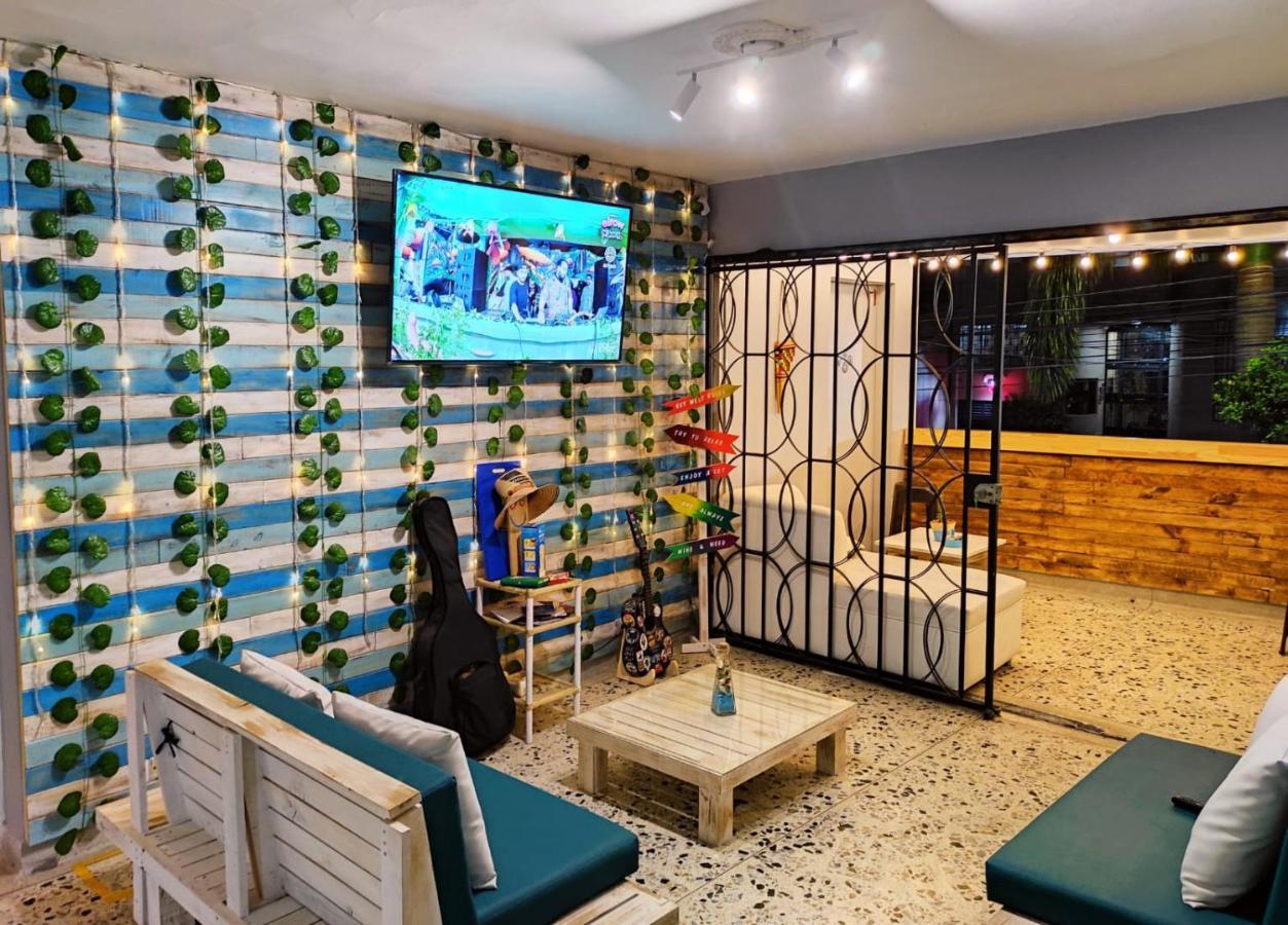 Key West Hostel Медельин Экстерьер фото